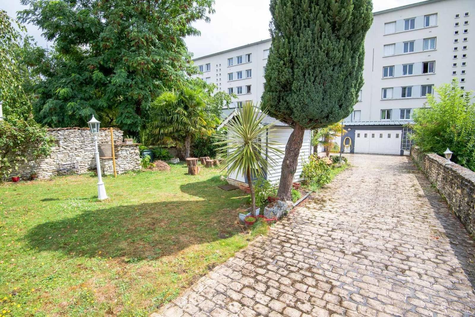 Hotel Le Stalingrad - Saint-Pierre-Des-Corps Exterior foto